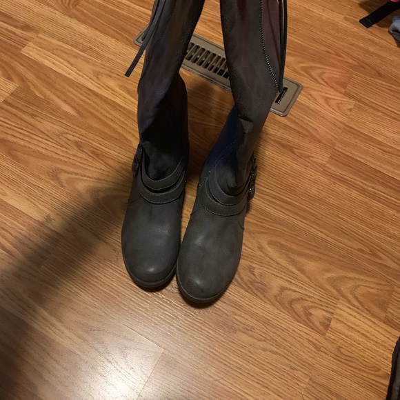 Boots - Picture 3 of 3